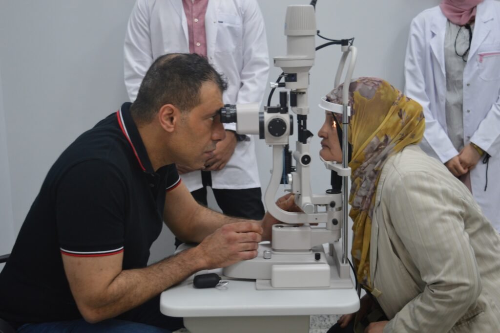 قافلة طبية للكشف عن امراض الرمد والجلدية