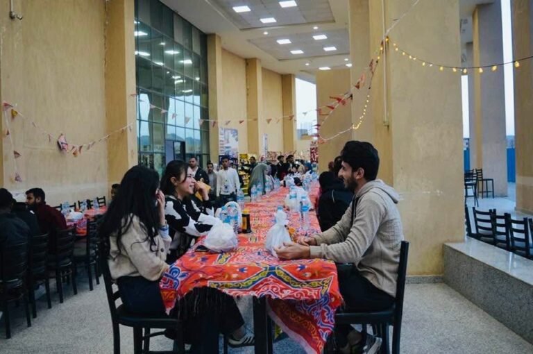 عيلة “ميريت” على مائدة واحدة