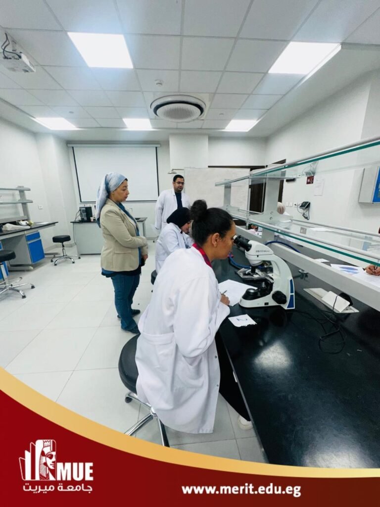 كلية الصيدلة بجامعة ميريت تواصل امتحانات التدريب العملي وسط أجواء من الانضباط والتميز