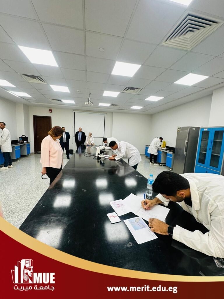 رئيس جامعة ميريت تتفقد الامتحانات العملية لطلاب الفرقة الأولى بكلية الطب البشري.
