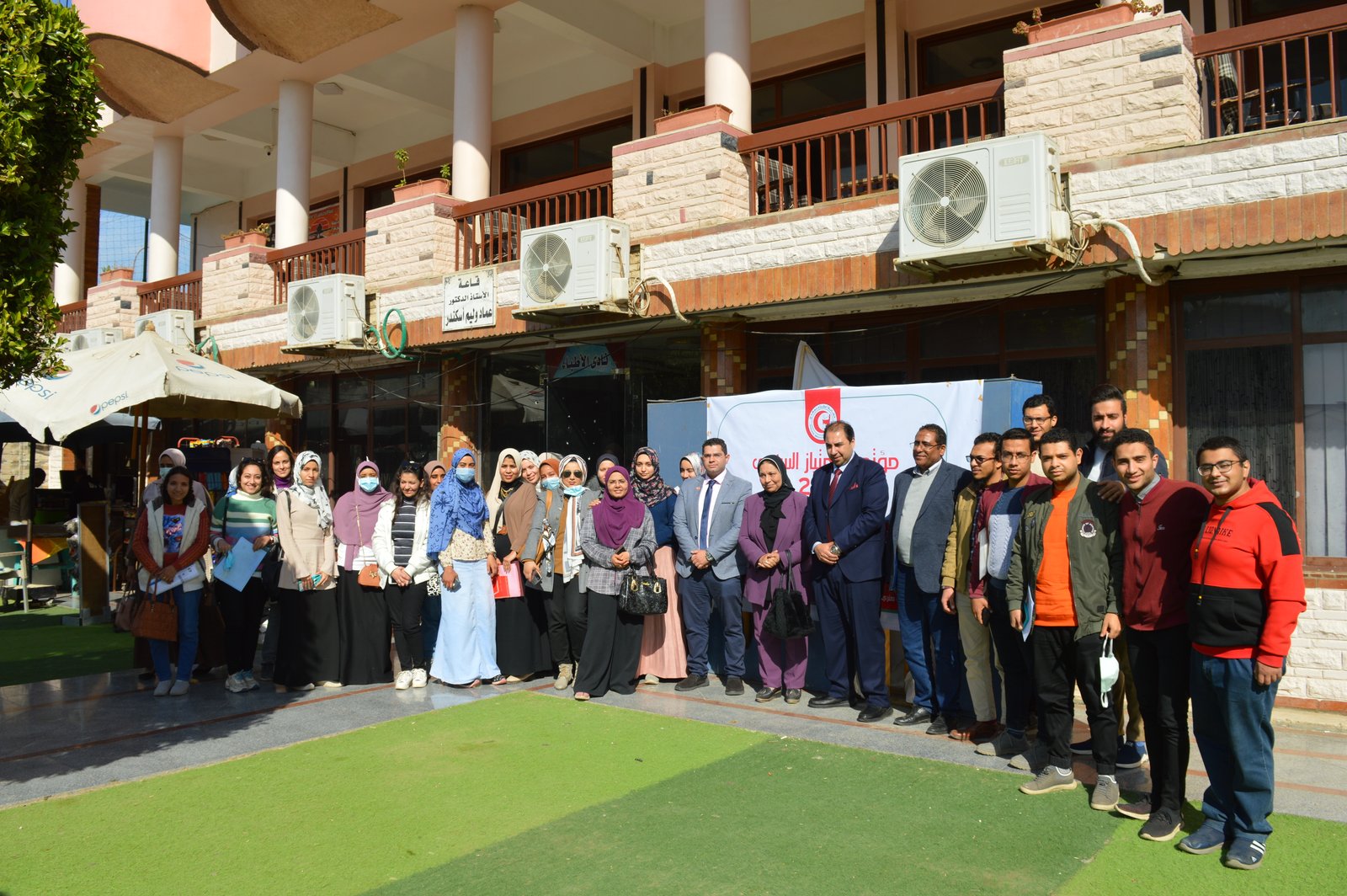 Read more about the article مشاركة كلية الطب البشرى بجامعة ميريت فى المؤتمر السنوي لطلاب الامتياز لكلية الطب البشري بجامعة سوهاج  فى الفترة من 19 -21 فبراير 2022