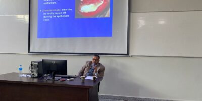 محاضرة علمية متميزة في مجال طب وجراحة العيون لطلاب مرحلة البكالوريوس بكلية الطب البشري